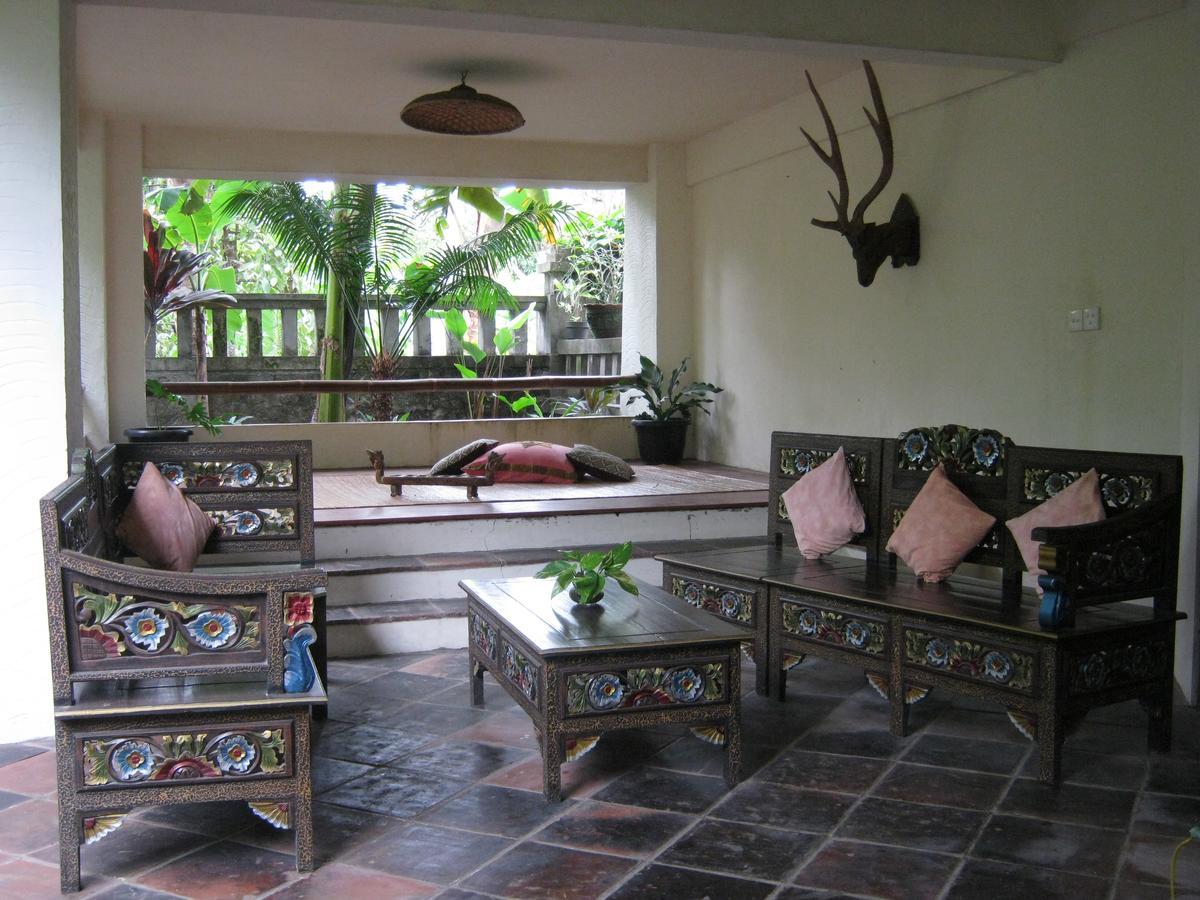 Puri Brata Hotel Parangtritis Buitenkant foto